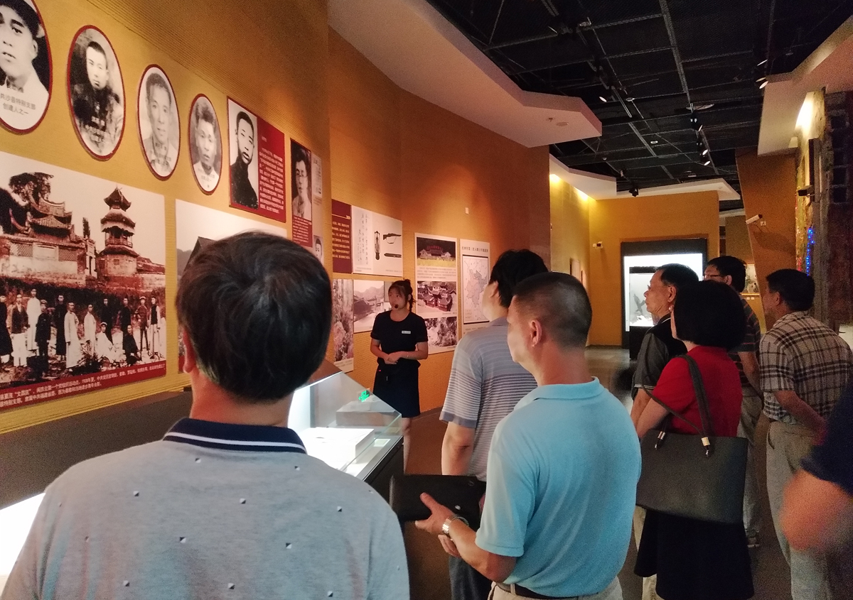 2017年七一参加梅列区住建局党委组织的到三明市博物馆学习革命历史.jpg